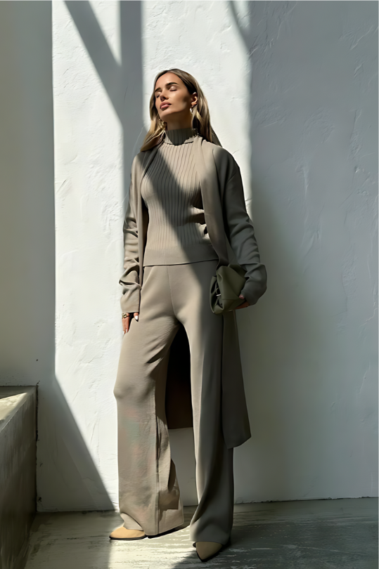 Helena™ | Set of 3 Classic Outfits